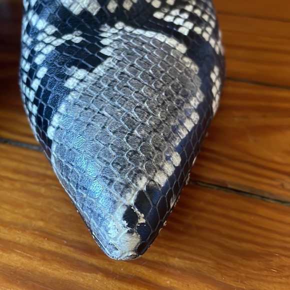 Marc Fisher Snakeskin pattern block heel booties size 8 - Picture 4 of 12